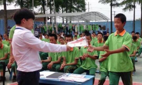 江西青少年励志培训学校每月月底表彰大会